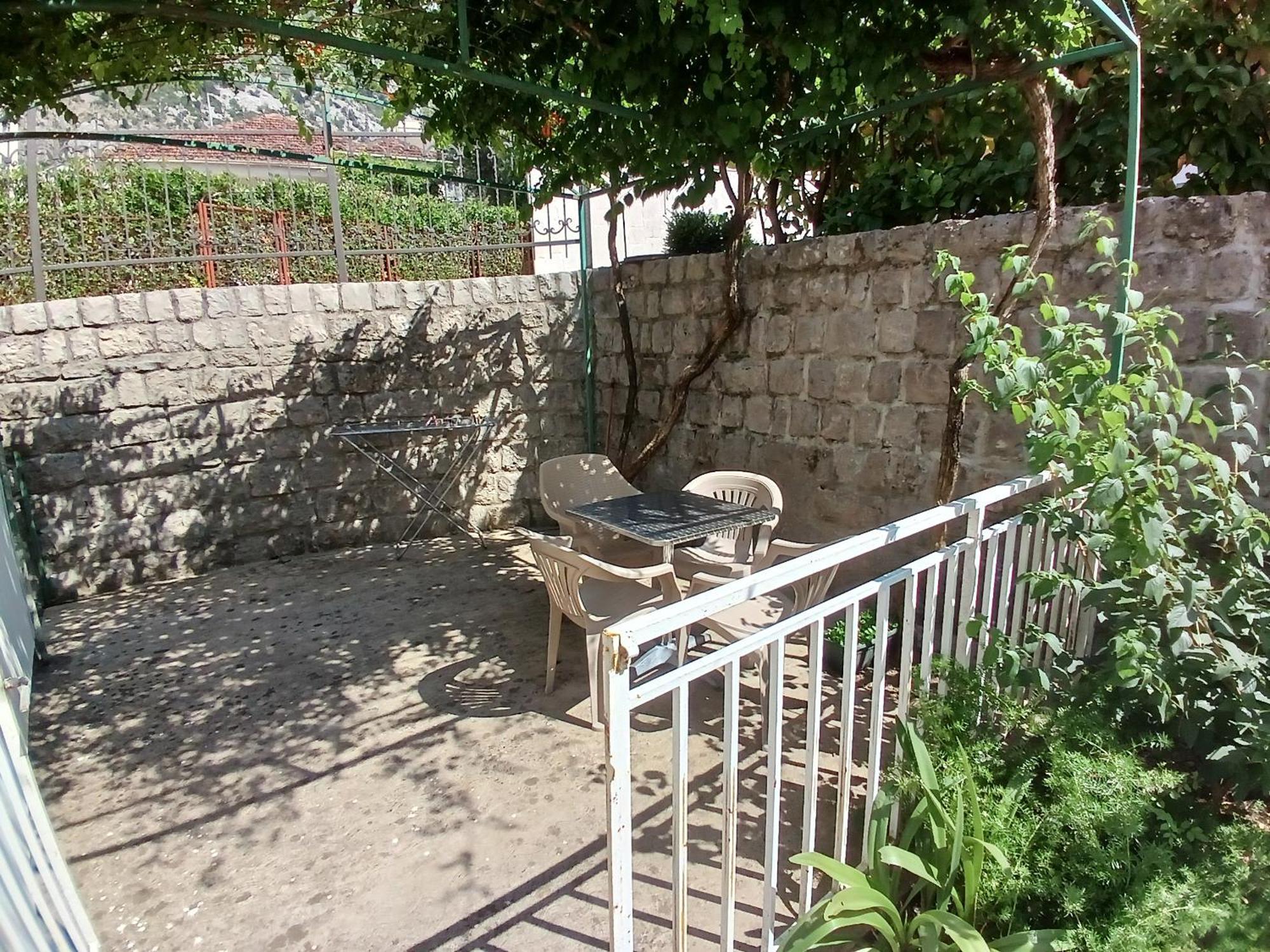 Apartments Tiha Noc Котор Экстерьер фото