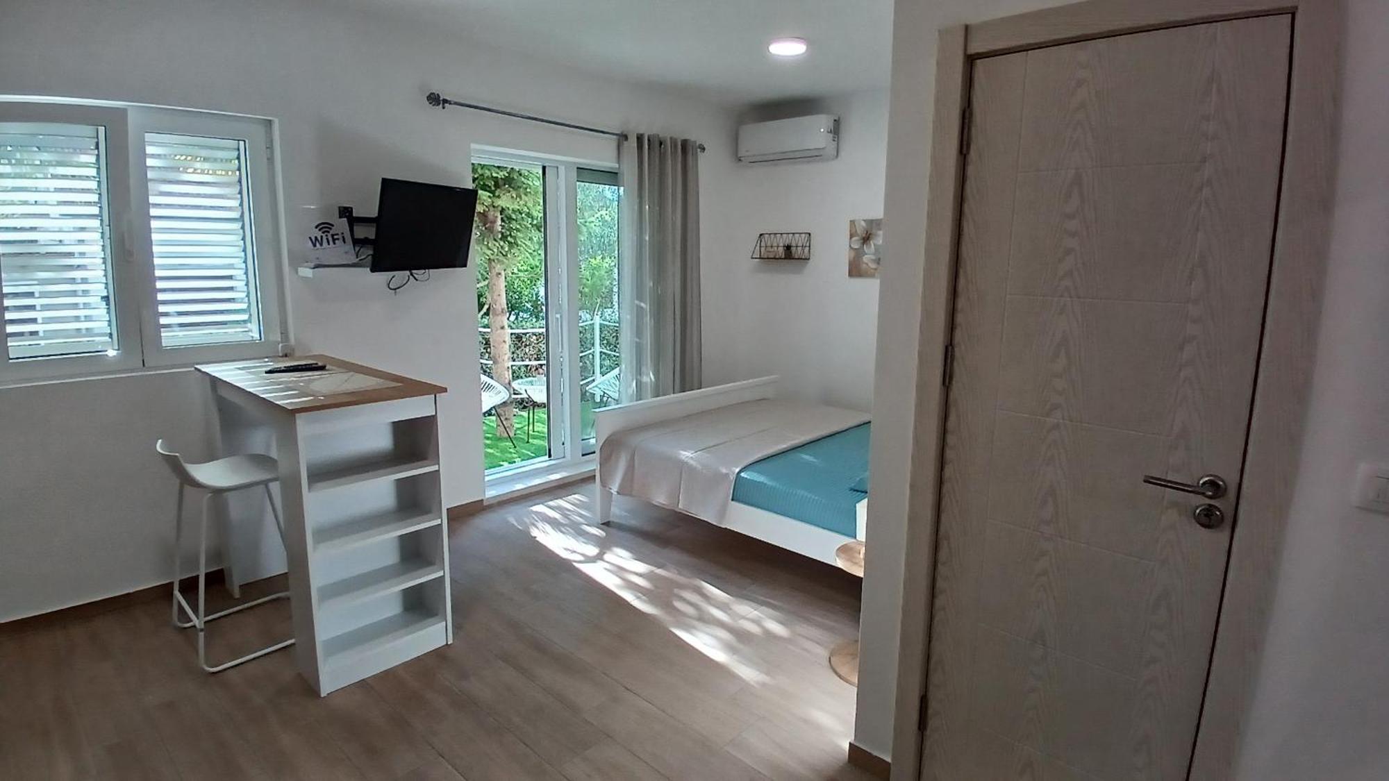 Apartments Tiha Noc Котор Экстерьер фото